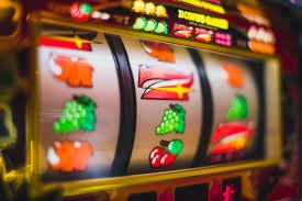 mwd77 App ဖြင့် မြန်မာ Sportsbook ဘောလုံး ကစားနေသည့်မြင်ကွင်း